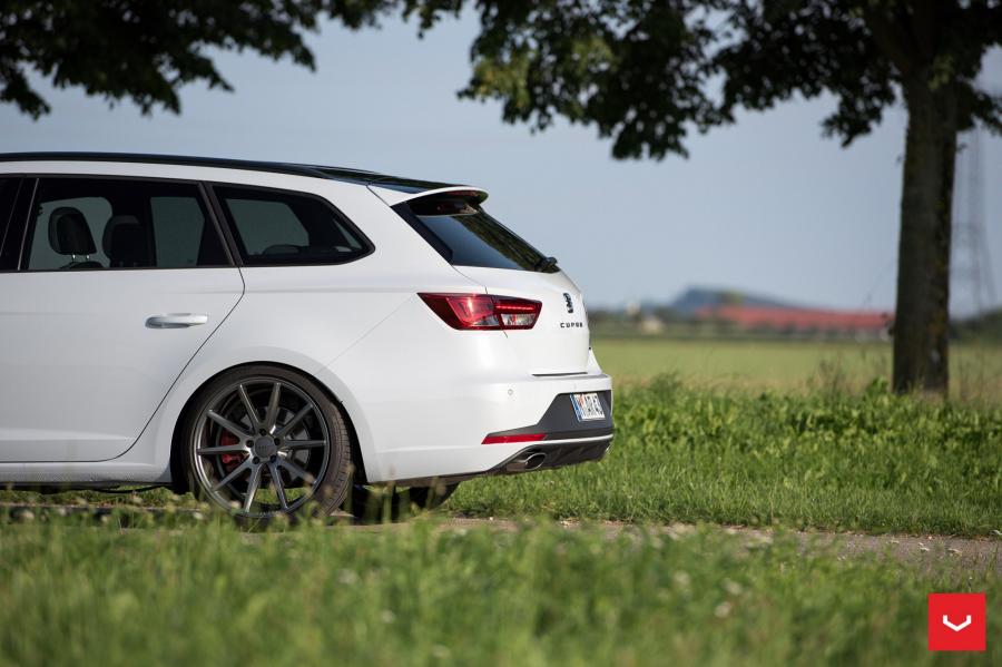 Детали экстерьера Seat Leon Cupre on Vossen Wheels (VFS1) 2017 года  (фото 13 из 23)